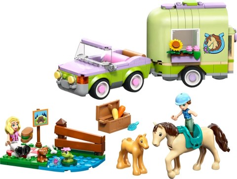 LEGO Friends 42695 - Przyczepa z koniem i źrebaczkiem