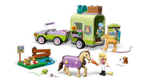 LEGO Friends 42695 - Przyczepa z koniem i źrebaczkiem