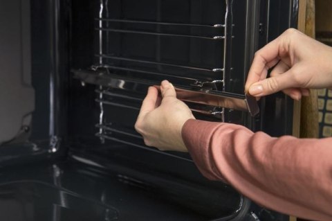 Piekarnik elektryczny Gorenje BO6737E02BG 77 l | termoobieg | grill | czyszczenie parowe | czarny