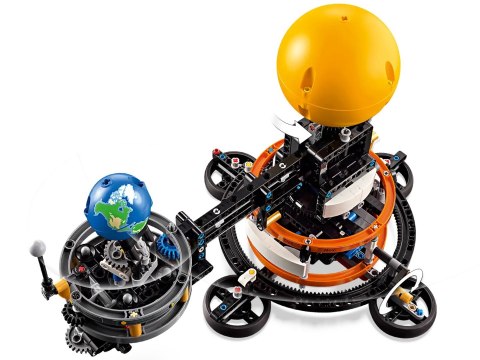 LEGO Technic 42179 - Planeta Ziemia i Księżyc na orbicie