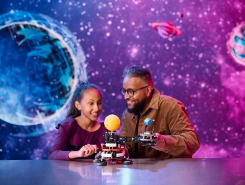 LEGO Technic 42179 - Planeta Ziemia i Księżyc na orbicie