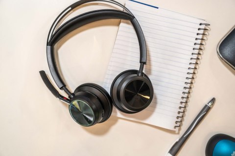 Zestaw słuchawkowy POLY Voyager Focus 2 USB-C-C z przejściówką USB-C/A i podst. ładującą