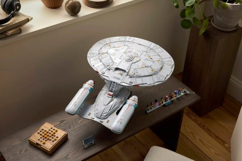 LEGO Icons 10356 - Star Trek: U.S.S. Enterprise NCC-1701-D