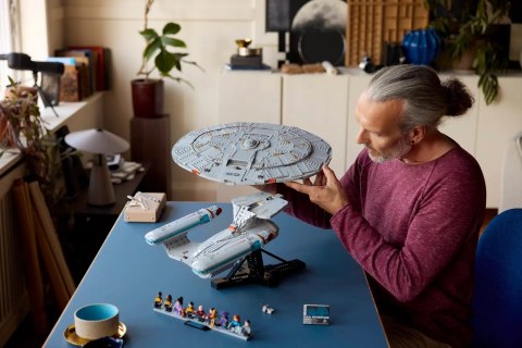 LEGO Icons 10356 - Star Trek: U.S.S. Enterprise NCC-1701-D