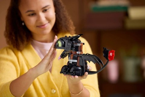 LEGO Icons 10375 - Jak wytresować smoka: Szczerbatek