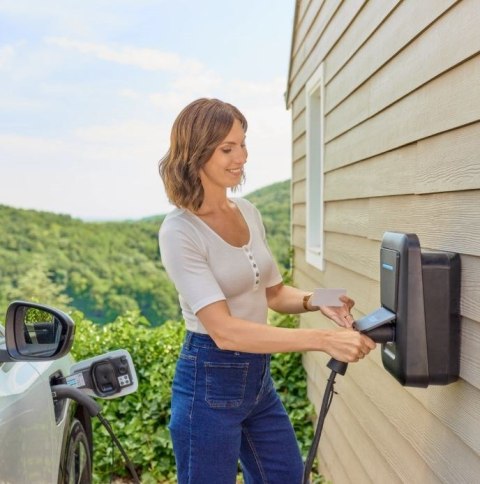 EVCS Stacja ładowania Hager witty one 11kW 3f RFID Bluetooth z gniazdem T2