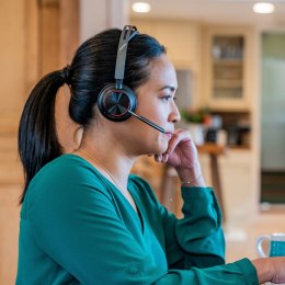 POLY Zestaw słuchawkowy Voyager Focus 2 USB-C-C + przejściówka USB-C/A