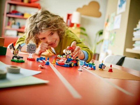 LEGO Super Mario 72043 - Mario Kart: Interaktywna figurka LEGO Mario i Standard Kart