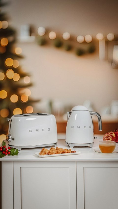 Toster SMEG biały model TSF01WHEU