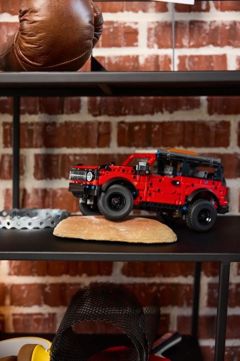 LEGO Technic 42213 - SUV Ford Bronco