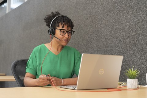 Zestaw słuchawkowy POLY Blackwire 8225 Stereo 8X225AA USB-C z certyfikatem Microsoft Teams + przejściówka USB-C/A
