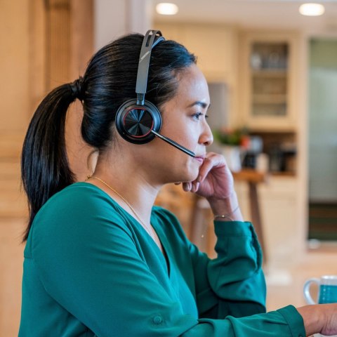 POLY Zestaw słuchawkowy Voyager Focus 2 z certyfikatem Microsoft Teams USB-C-C + przejściówka USB-C/A