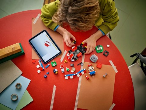 LEGO SUPER MARIO 72043 Mario Kart - Interaktywna figurka LEGO Mario i Standard Kart