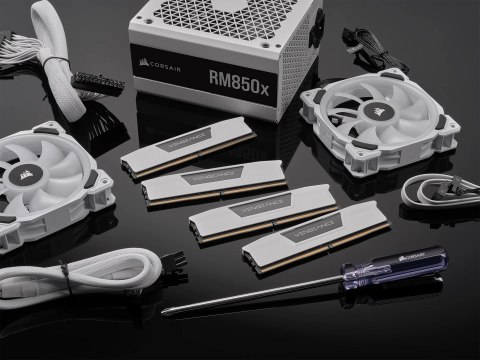 Corsair Vengeance CMK32GX5M2E6000Z36W moduł pamięci 32 GB 2 x 16 GB DDR5 288-pin DIMM