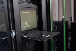 Konsola modularna KVM 19'' LCD TFT, 16 portów VGA, touchpad, klawiatura GE, czarny