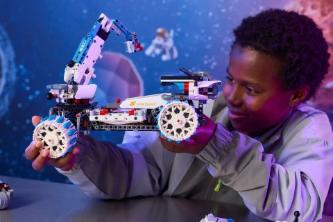 LEGO Technic 42211 - Kosmiczny łazik księżycowy Lunar Outpost