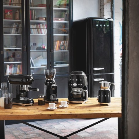 Smeg MFF11BLEU spieniacz / podgrzewacz do mleka Automatyczny spieniacz/podgrzewacz do mleka Czarny
