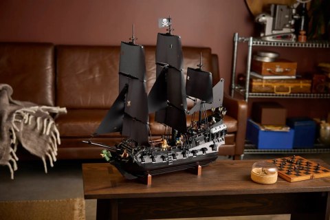 LEGO Icons 10365 - Statek piracki Kapitana Jacka Sparrowa