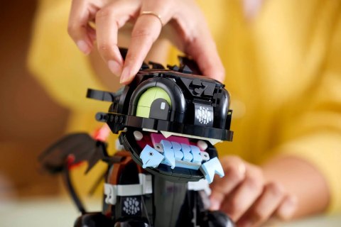 LEGO Icons 10375 - Jak wytresować smoka: Szczerbatek