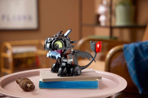 LEGO Icons 10375 - Jak wytresować smoka: Szczerbatek