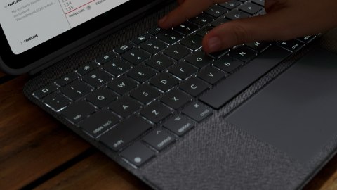 Logitech 920-011382 klawiatura do urządzeń mobilnych QWERTY Amerykański międzynarodowy Smart Connector Szary