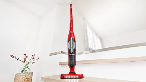 Bosch Serie 4 BBH3ZOO28 okurzacz na kiju/szczotka elektryczna Pionowy odkurzacz Bateria Suchy Bez worka 0,4 l Czerwony 2,15 Ah
