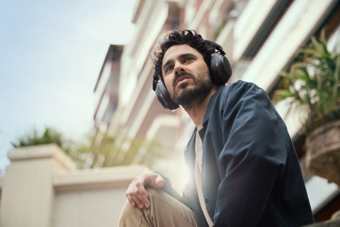 POLY Zestaw słuchawkowy Voyager Surround 80 UC USB-C + przejściówka USB-C/A