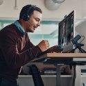Zestaw słuchawkowy POLY Voyager Focus 2 USB-C-C z przejściówką USB-C/A i podst. ładującą