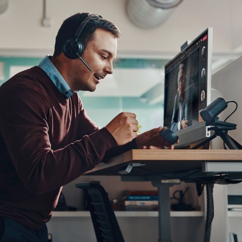 Zestaw słuchawkowy POLY Voyager Focus 2 USB-C-C z przejściówką USB-C/A i podst. ładującą
