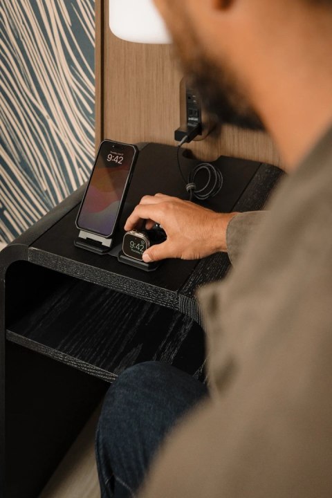 UAG 3in1 Travel Charger - bezprzewodowa ładowarka podróżna do trzech urządzeń 15W, kompatybilna z MagSafe, kabel, wtyczki i orga