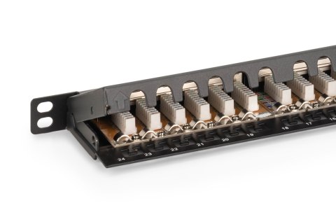 Panel krosowy high density 19'' 24x RJ45, LSA poziom, kat.6, ekranowany, 0.5U, czarny, prowadnica kabli
