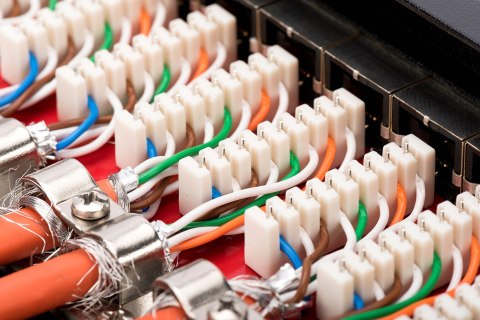 Digitus Panel krosowy desktop 12x RJ45, LSA poziom, kat.6A, ekranowany, czarny, prowadnica kabli