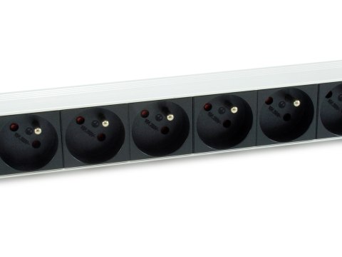 Equip 333313 rozdzielacz zasilania PDU 8 x gniazdo sieciowe 1U Czarny, Srebrny