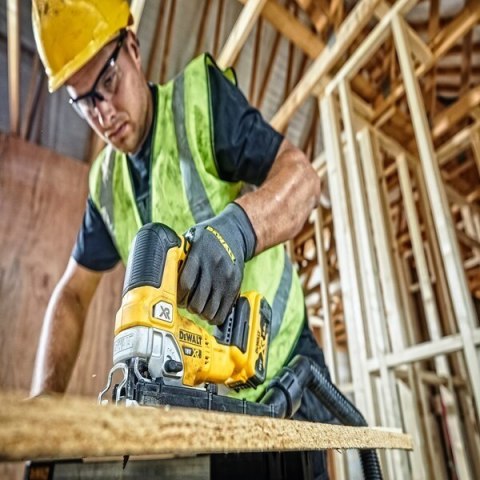 Wyrzynarka akumulatorowa DeWALT DCS334P2-QW 18V z silnikiem bezszczotkowym 2x5.0Ah