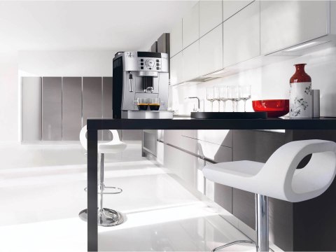 Ekspres ciśnieniowy automatyczny DeLonghi Magnifica S ECAM 22.110.SB (1450W; kolor srebrny)