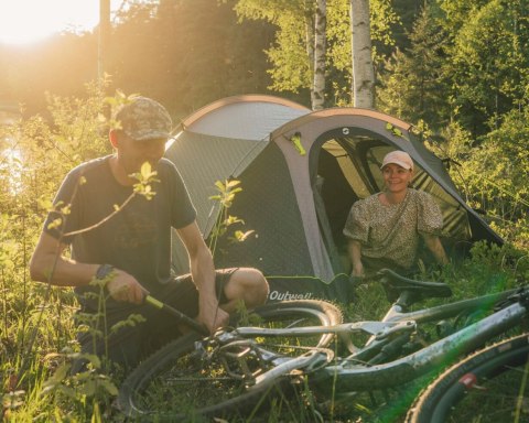 Outwell Earth 4 Plus Four Room Tunnel Tent for 4 Persons, Green | Outwell