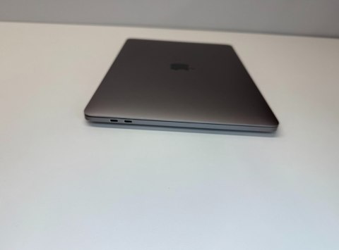 Apple | RENEW Grade B | MacBook Pro 13" (2019) | 13.3" Retina Display | Intel Core i5 | i5-8257U | 8 GB | 256 GB SSD | Intel Iri