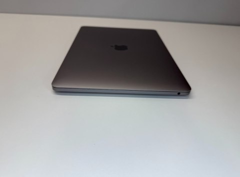 Apple | RENEW Grade B | MacBook Pro 13" (2019) | 13.3" Retina Display | Intel Core i5 | i5-8257U | 8 GB | 256 GB SSD | Intel Iri