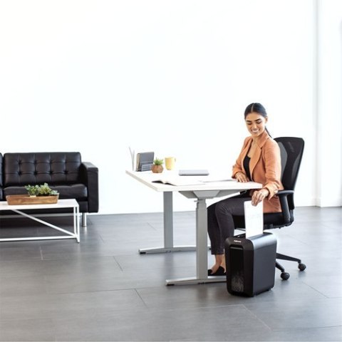 Fellowes Powershred | LX65 | Cross-cut | Niszczarka | P-4 | Karty kredytowe | Zszywki | Spinacze | Papier | 22 litry | Czarny