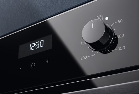 Piekarnik elektryczny Electrolux EOF5C50BZ SurroundCook 600 65 l | termoobieg | grill | kataliza | czarny