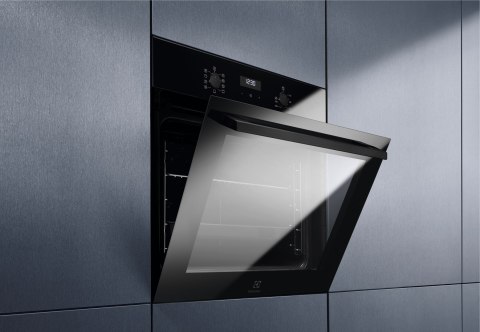 Piekarnik elektryczny Electrolux EOF5C50BZ SurroundCook 600 65 l | termoobieg | grill | kataliza | czarny