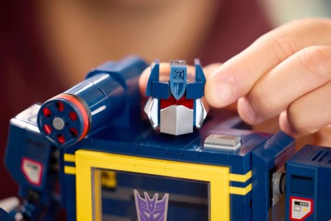LEGO 10358 ICONS - Transformers: Soundwave