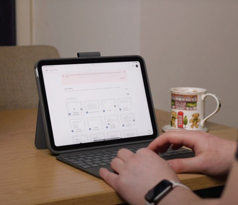 Klawiatura Logitech Bluetooth Combo Touch iPad 10. generacji